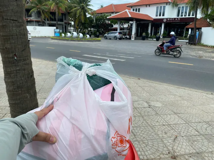 May Laundry pickup and delivery in Hoi An